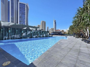 Circle on Cavill Luxe 2-Bed with Views & Pool